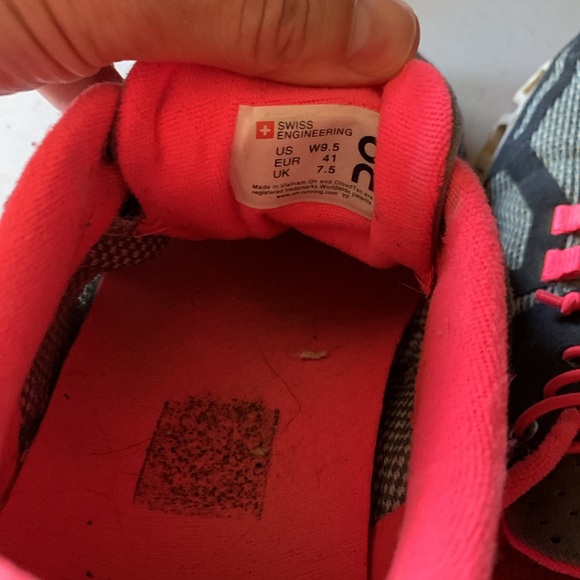 ON Cloud running shoes - Picture 7 of 8